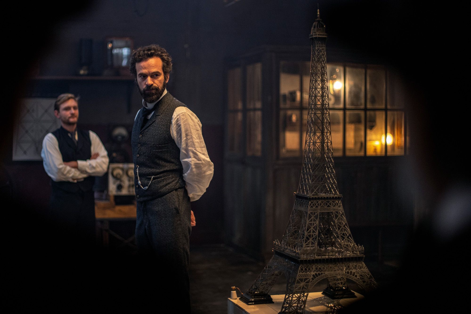 Eiffel : L&rsquo;une marque, l&rsquo;autre pas.